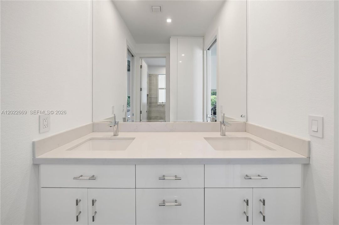 For Sale: $3,900,000 (4 beds, 4 baths, 3391 Square Feet)