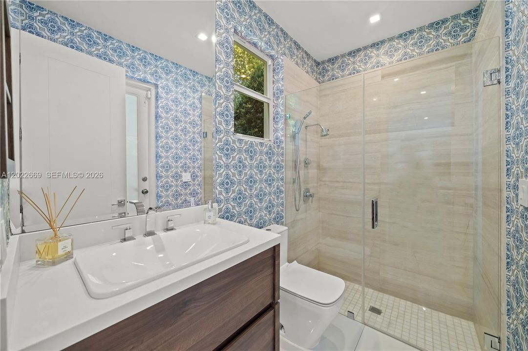 Cabana Bath/Family Room, Guest Bath