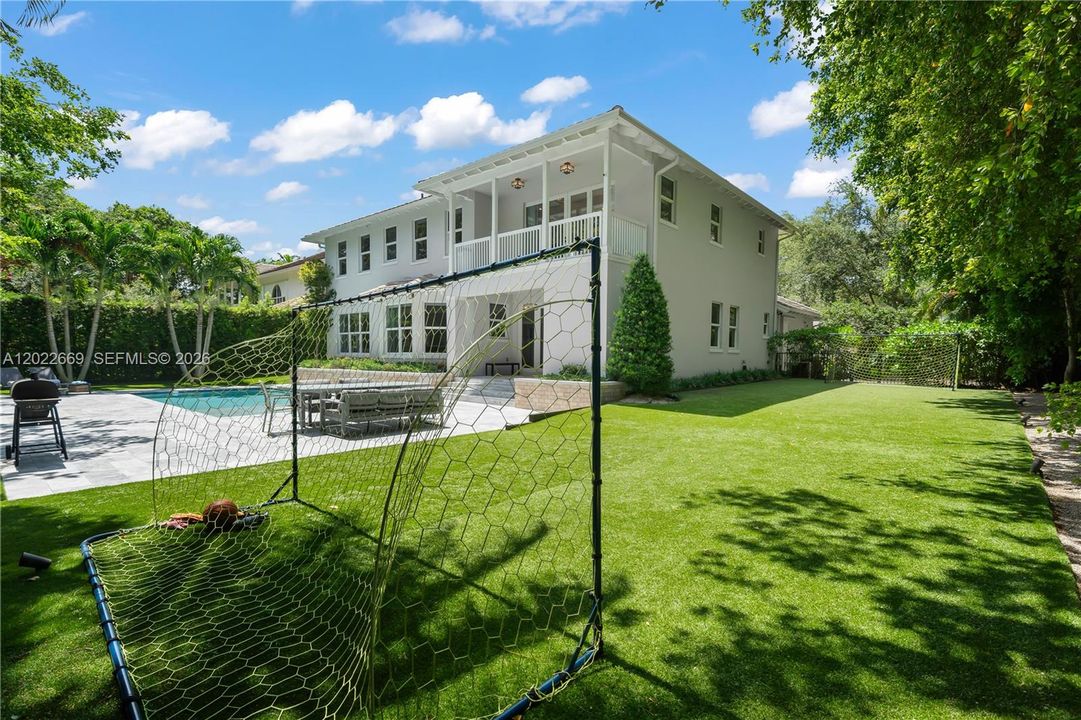 For Sale: $3,900,000 (4 beds, 4 baths, 3391 Square Feet)