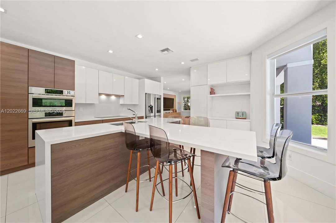 For Sale: $3,900,000 (4 beds, 4 baths, 3391 Square Feet)
