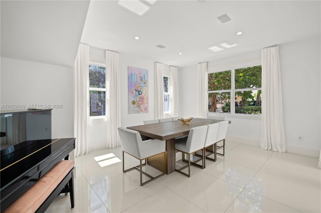 For Sale: $3,900,000 (4 beds, 4 baths, 3391 Square Feet)