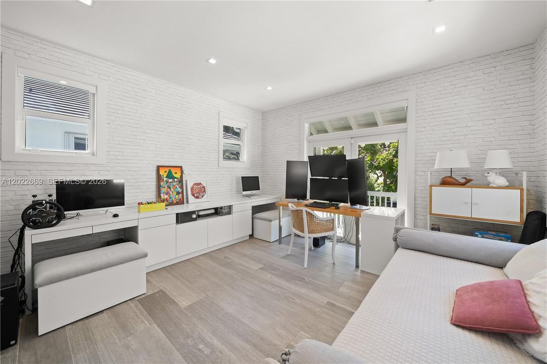 For Sale: $3,900,000 (4 beds, 4 baths, 3391 Square Feet)
