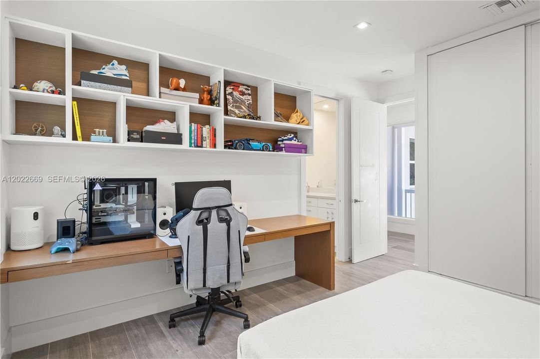 For Sale: $3,900,000 (4 beds, 4 baths, 3391 Square Feet)