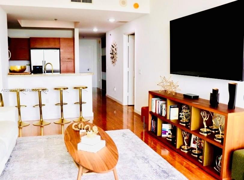 В аренду: $3,500 (2 спален, 2 ванн, 954 Квадратных фут)