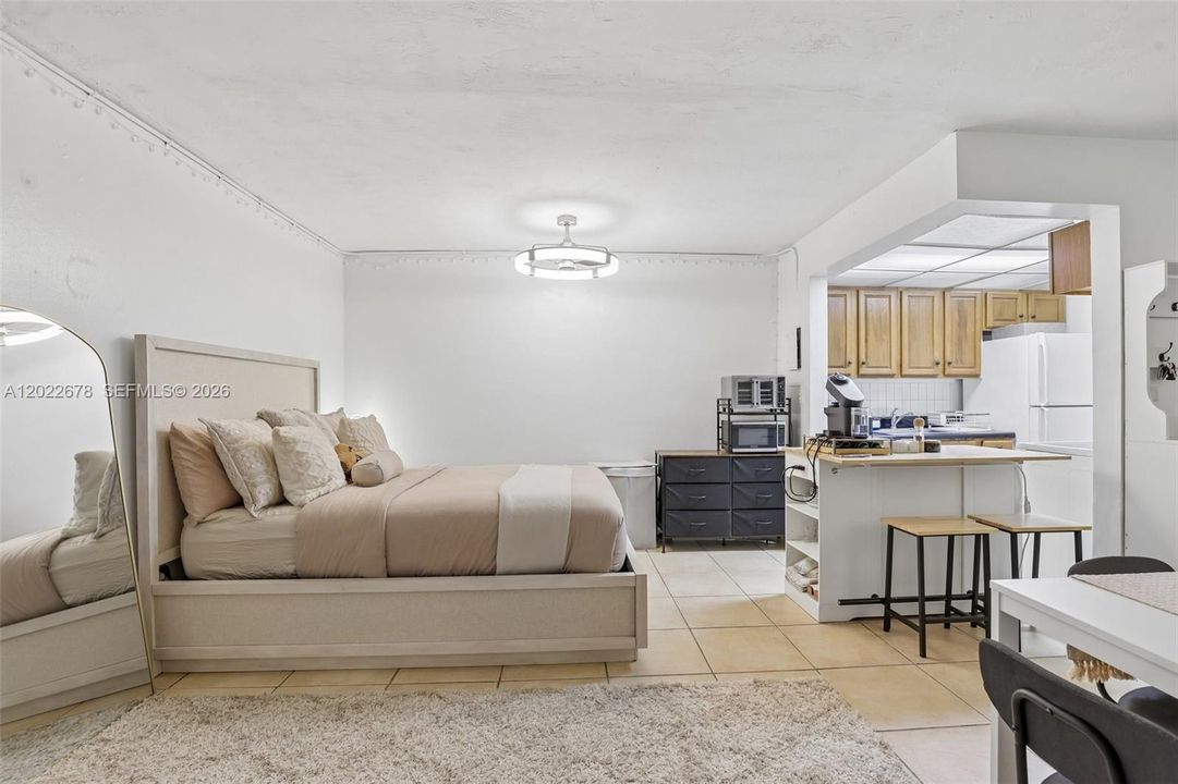 For Sale: $185,000 (1 beds, 1 baths, 700 Square Feet)