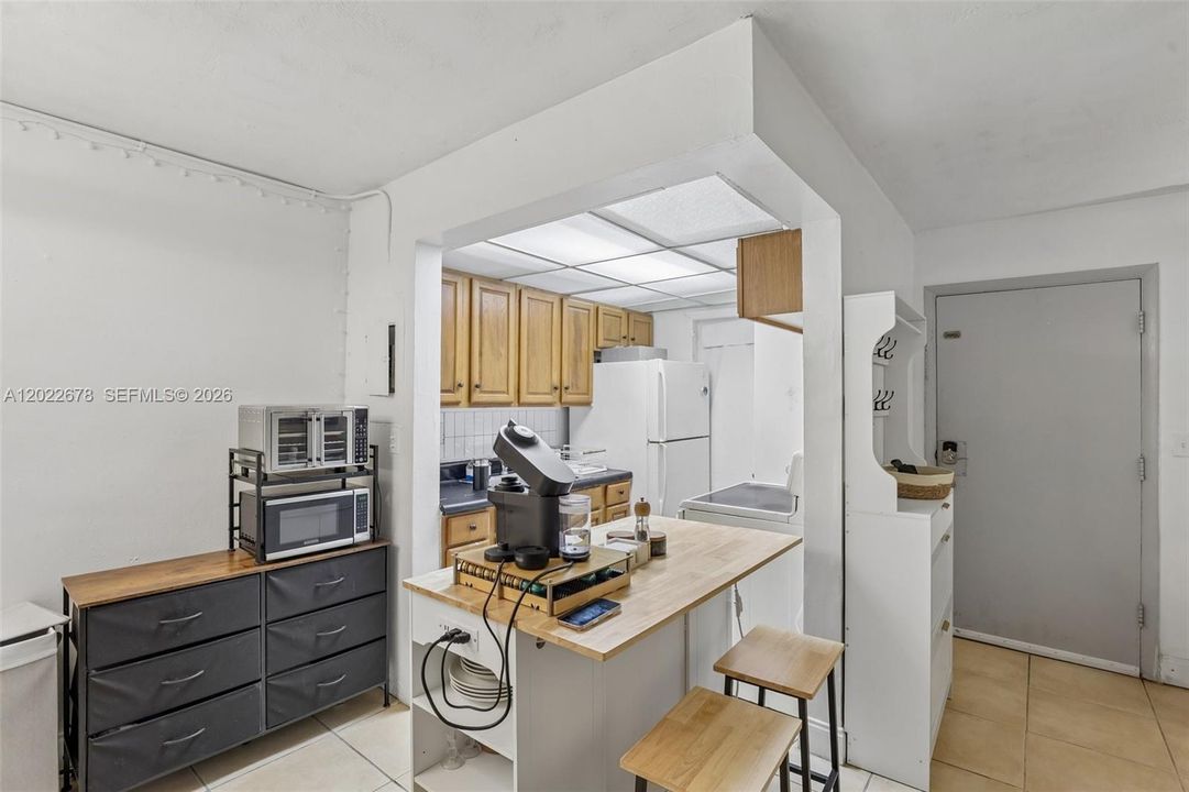 For Sale: $185,000 (1 beds, 1 baths, 700 Square Feet)