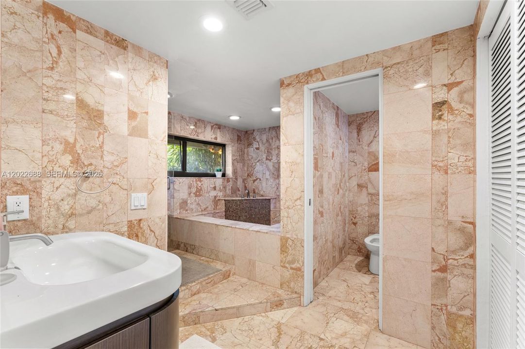 В аренду: $14,500 (5 спален, 3 ванн, 4559 Квадратных фут)