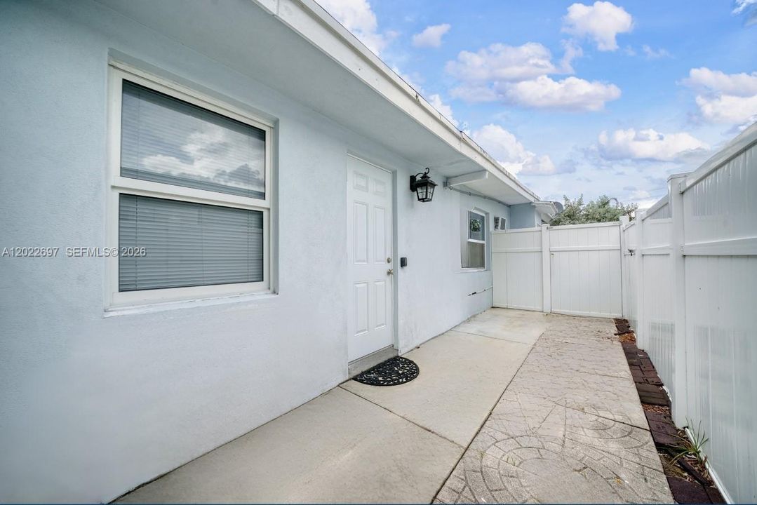 For Rent: $1,500 (0 beds, 1 baths, 290 Square Feet)