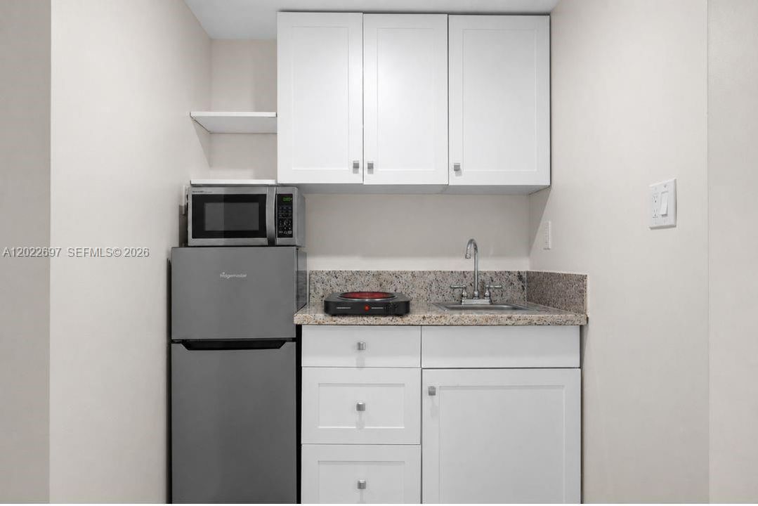 For Rent: $1,500 (0 beds, 1 baths, 290 Square Feet)