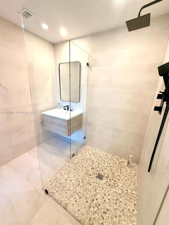 В аренду: $25,000 (5 спален, 5 ванн, 4243 Квадратных фут)