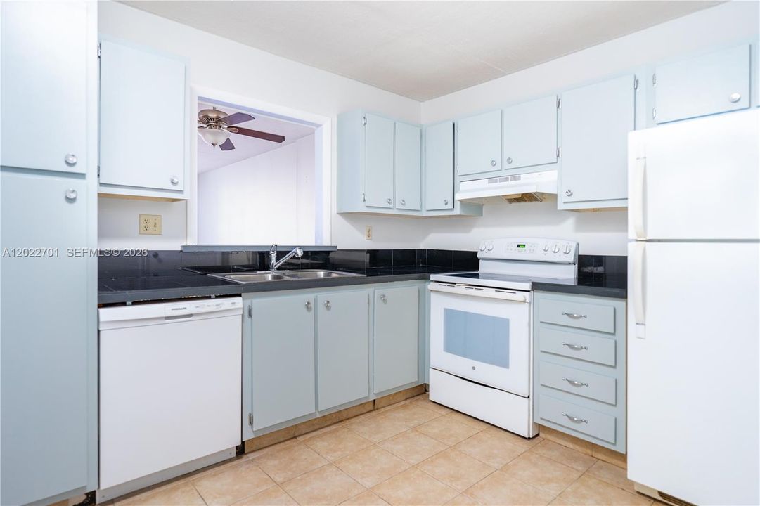 В аренду: $1,675 (1 спален, 1 ванн, 940 Квадратных фут)