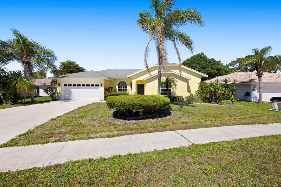 4/2 Home in Royal Palm Beach
