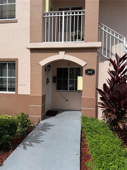 Recently Rented: $1,800 (2 beds, 2 baths, 822 Square Feet)
