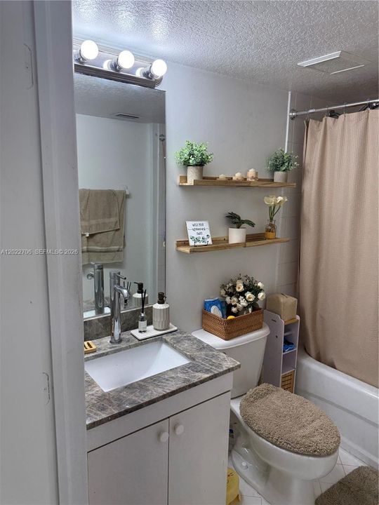 Recently Rented: $1,800 (2 beds, 2 baths, 822 Square Feet)