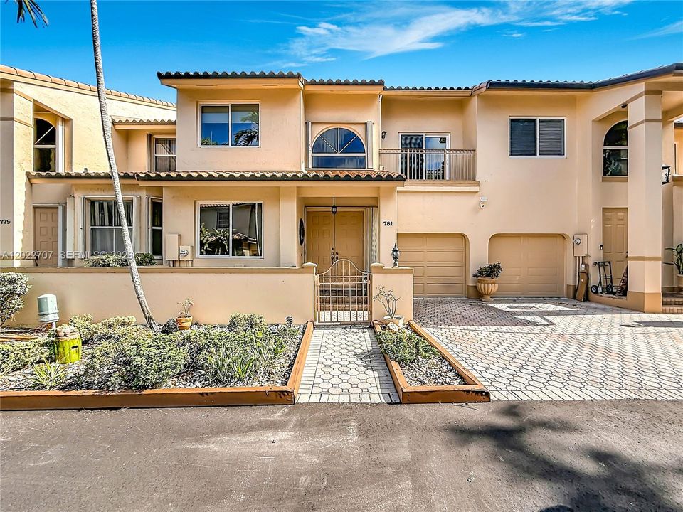 На продажу: $598,000 (3 спален, 2 ванн, 2106 Квадратных фут)