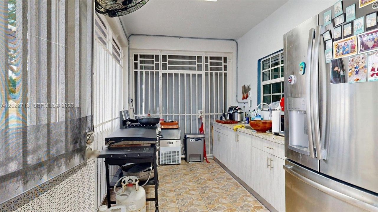 For Sale: $950,000 (3 beds, 2 baths, 2345 Square Feet)