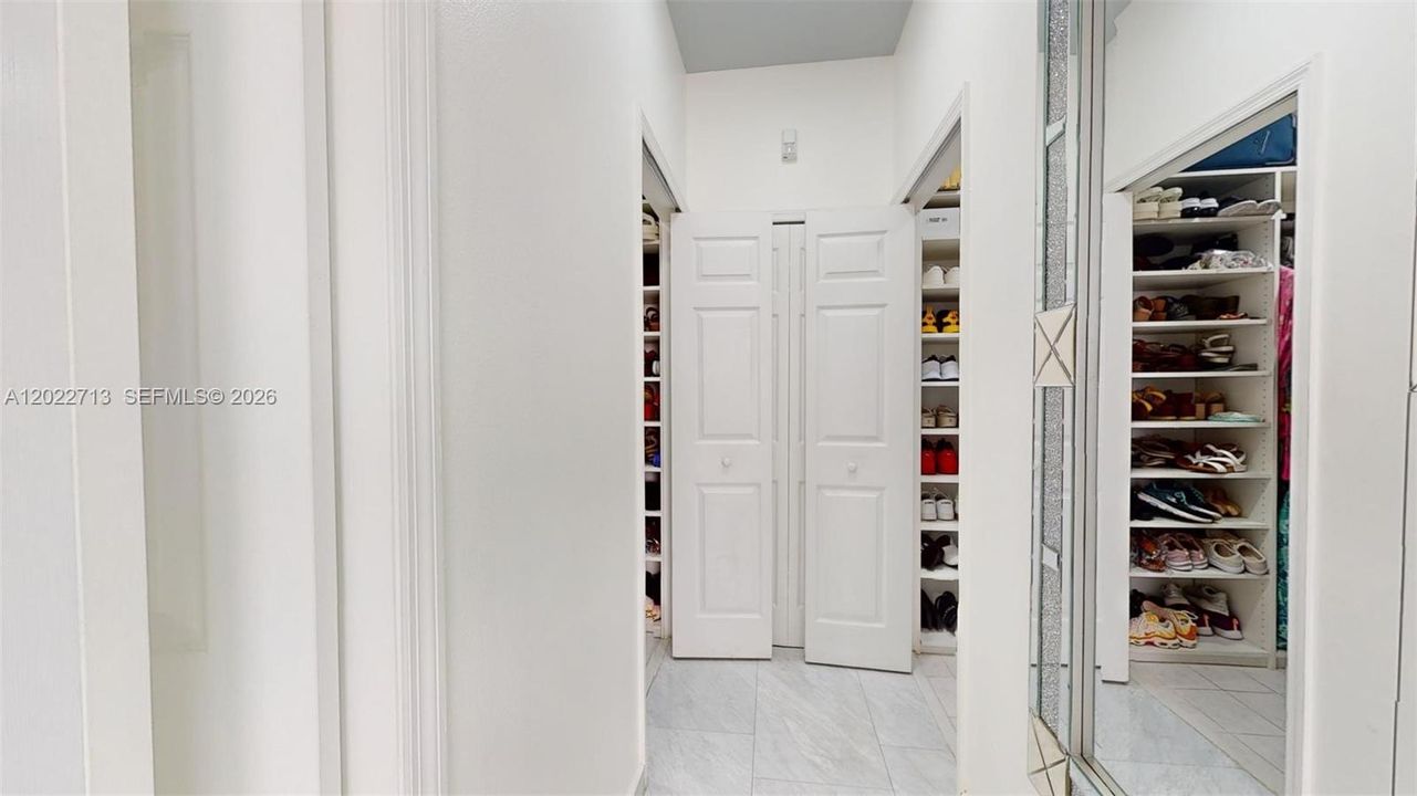 For Sale: $950,000 (3 beds, 2 baths, 2345 Square Feet)
