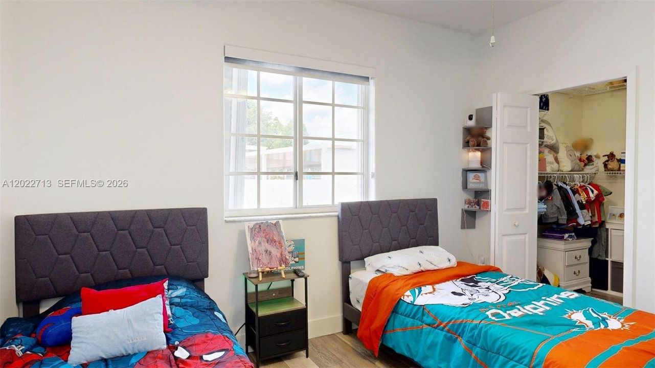 For Sale: $950,000 (3 beds, 2 baths, 2345 Square Feet)