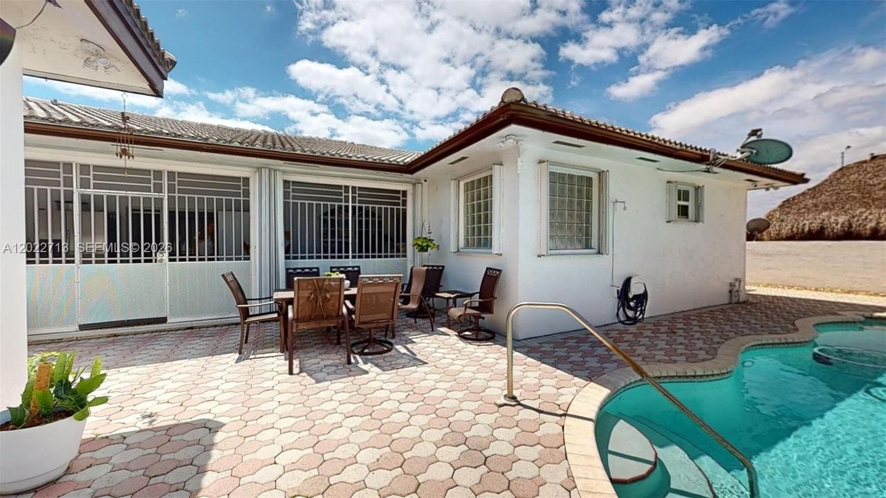 For Sale: $950,000 (3 beds, 2 baths, 2345 Square Feet)