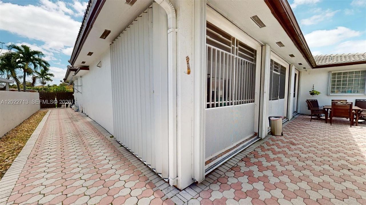 For Sale: $950,000 (3 beds, 2 baths, 2345 Square Feet)