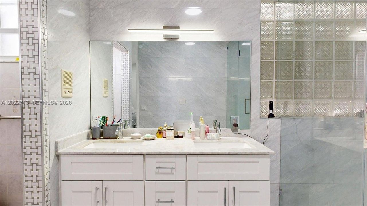 For Sale: $950,000 (3 beds, 2 baths, 2345 Square Feet)