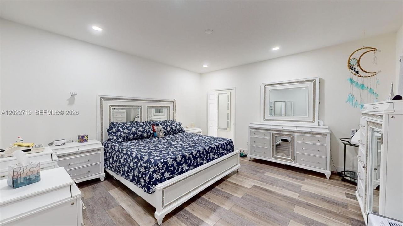 For Sale: $950,000 (3 beds, 2 baths, 2345 Square Feet)