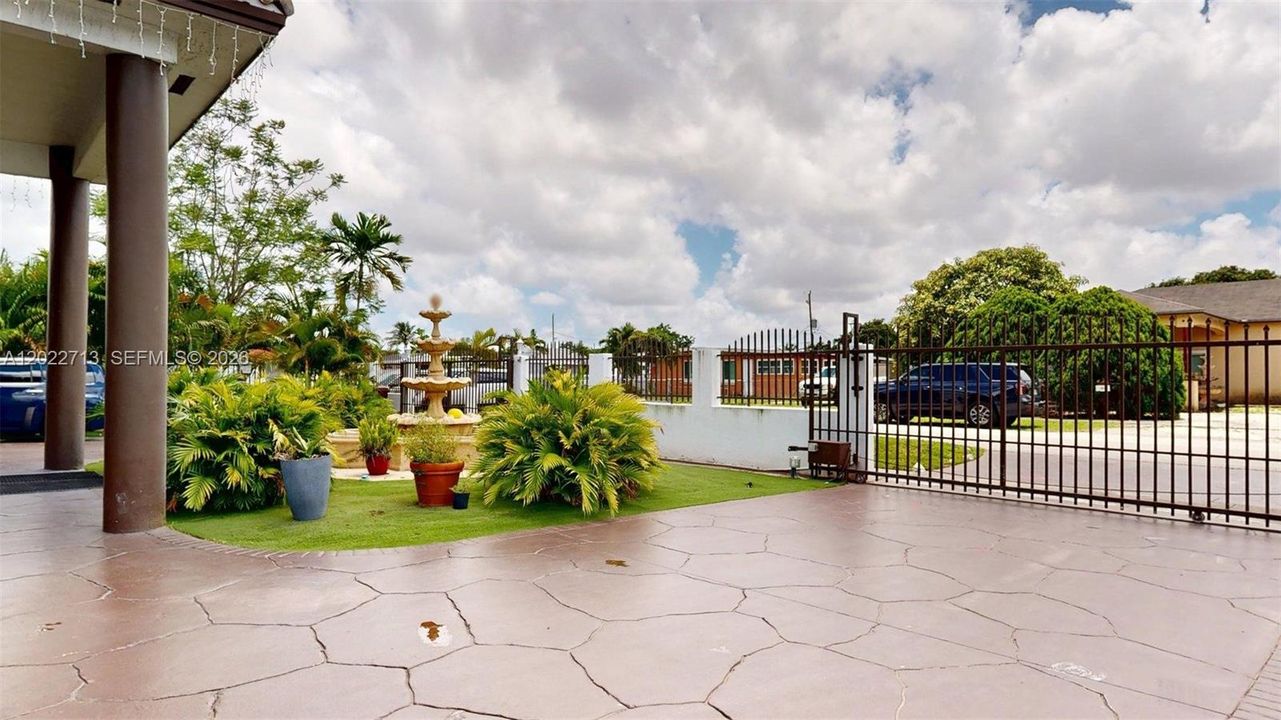 For Sale: $950,000 (3 beds, 2 baths, 2345 Square Feet)