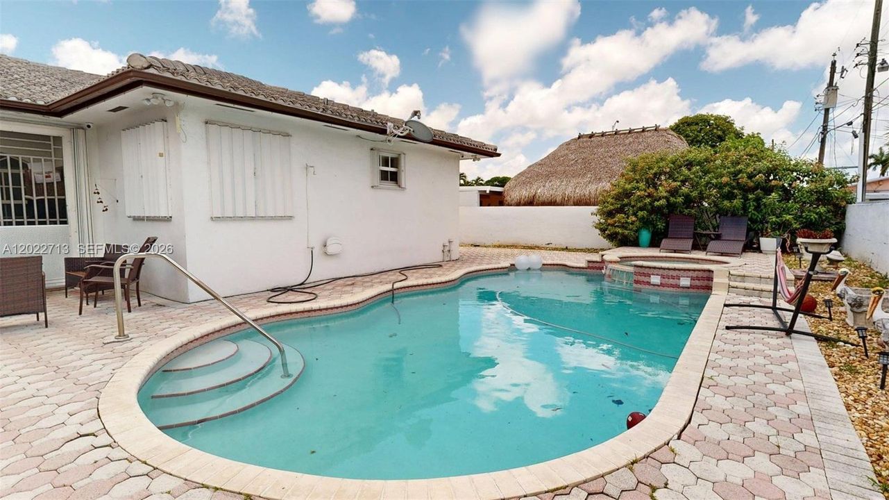 For Sale: $950,000 (3 beds, 2 baths, 2345 Square Feet)