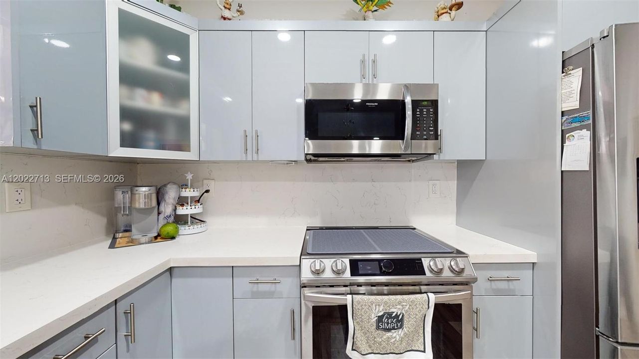 For Sale: $950,000 (3 beds, 2 baths, 2345 Square Feet)