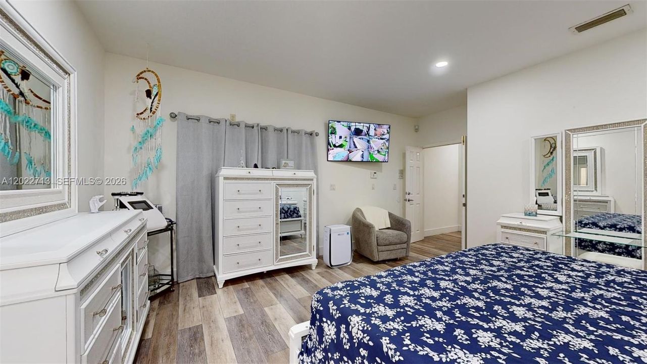 For Sale: $950,000 (3 beds, 2 baths, 2345 Square Feet)