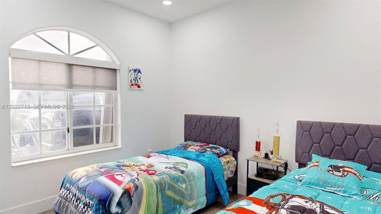 For Sale: $950,000 (3 beds, 2 baths, 2345 Square Feet)