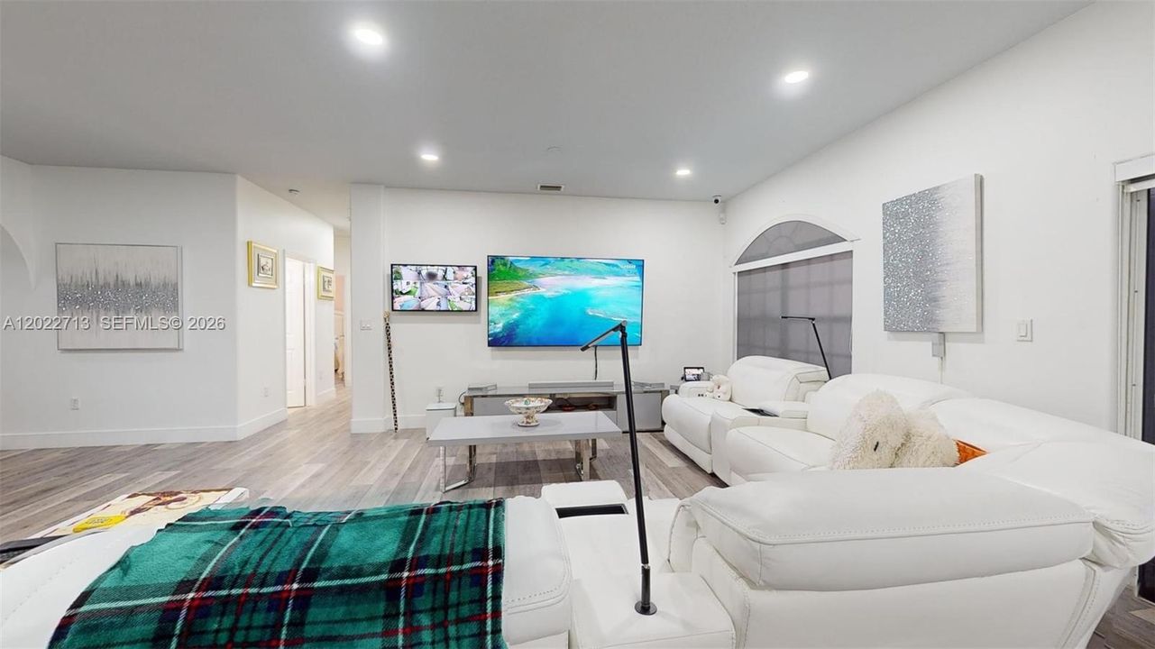 For Sale: $950,000 (3 beds, 2 baths, 2345 Square Feet)