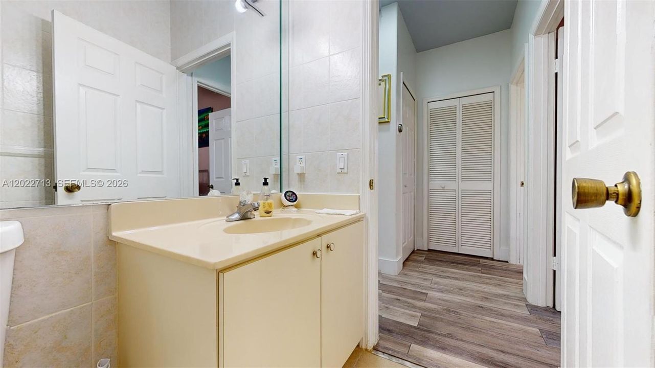 For Sale: $950,000 (3 beds, 2 baths, 2345 Square Feet)