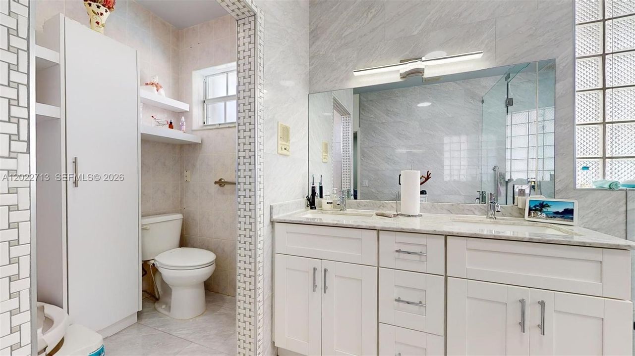 For Sale: $950,000 (3 beds, 2 baths, 2345 Square Feet)