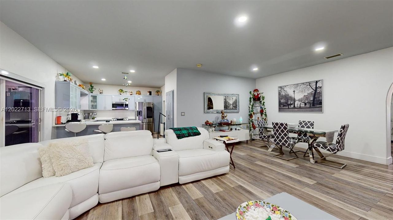 For Sale: $950,000 (3 beds, 2 baths, 2345 Square Feet)