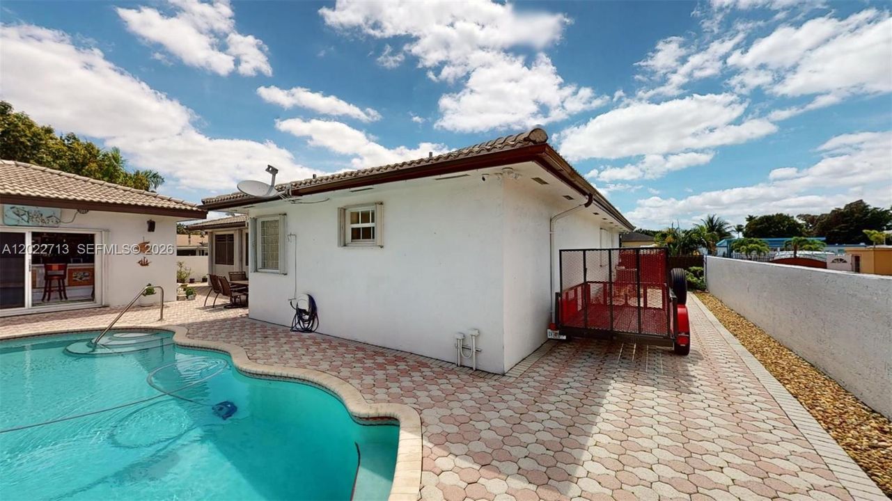 For Sale: $950,000 (3 beds, 2 baths, 2345 Square Feet)