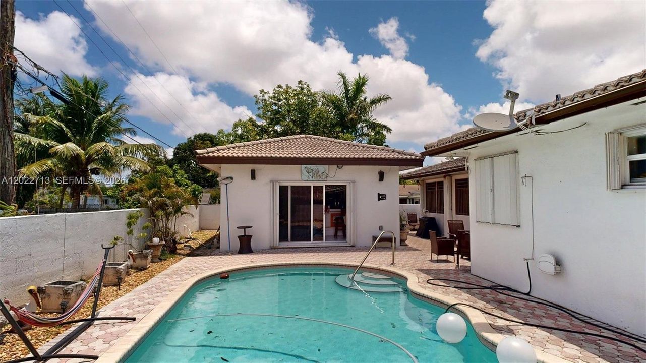 For Sale: $950,000 (3 beds, 2 baths, 2345 Square Feet)