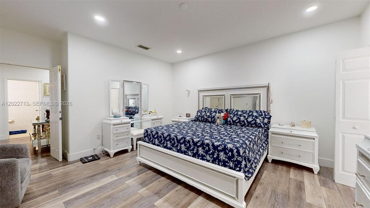 For Sale: $950,000 (3 beds, 2 baths, 2345 Square Feet)