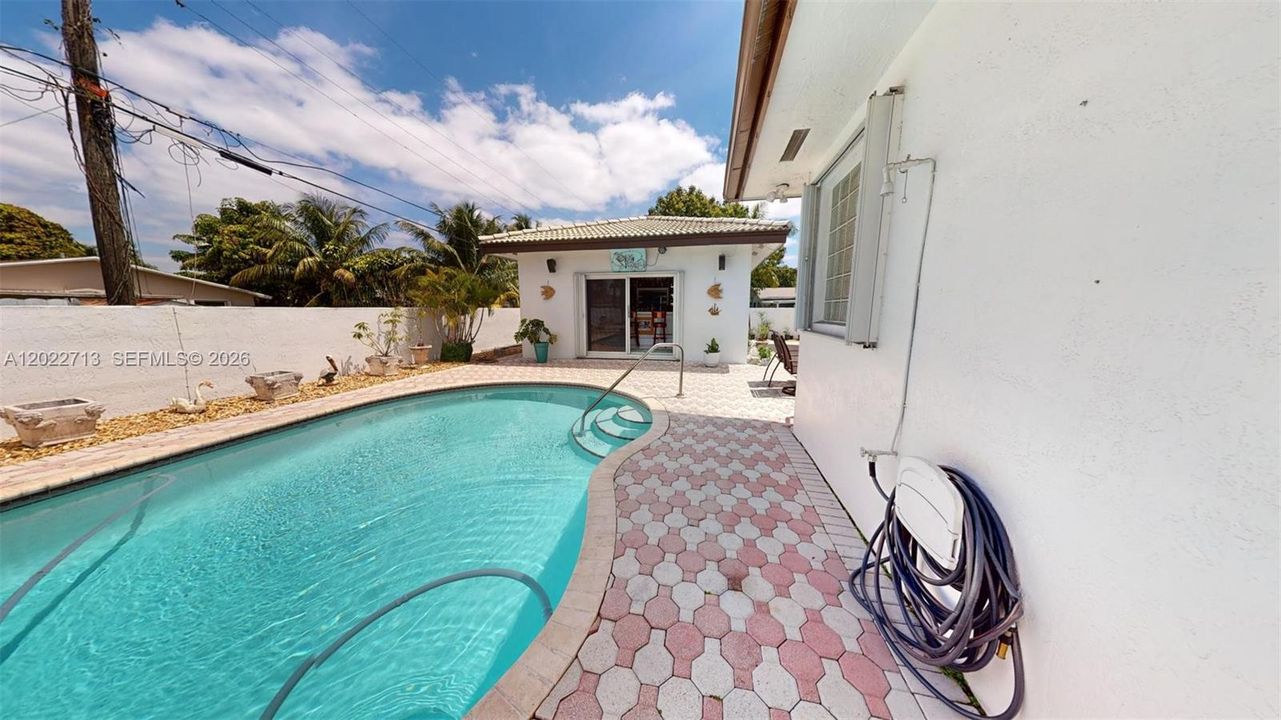 For Sale: $950,000 (3 beds, 2 baths, 2345 Square Feet)