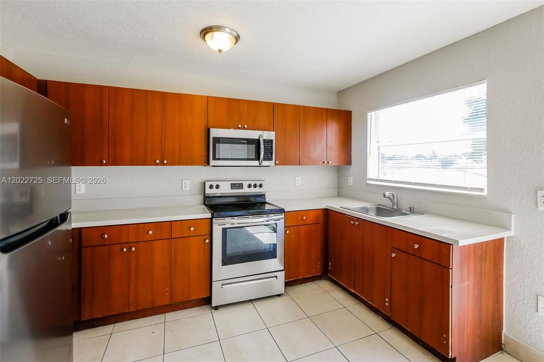 В аренду: $3,475 (4 спален, 2 ванн, 1605 Квадратных фут)