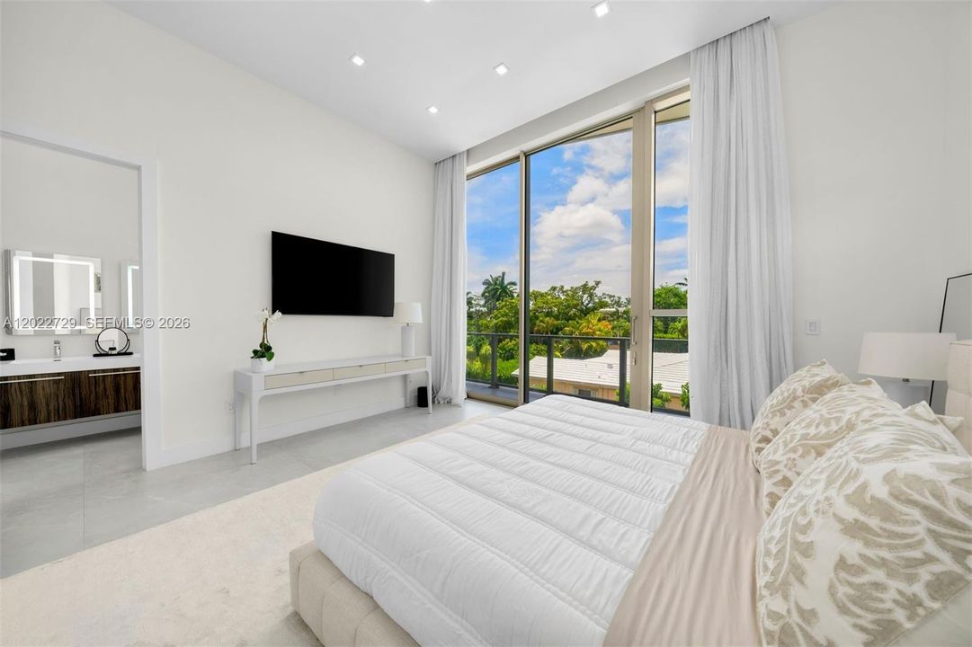 В аренду: $29,000 (5 спален, 5 ванн, 3546 Квадратных фут)
