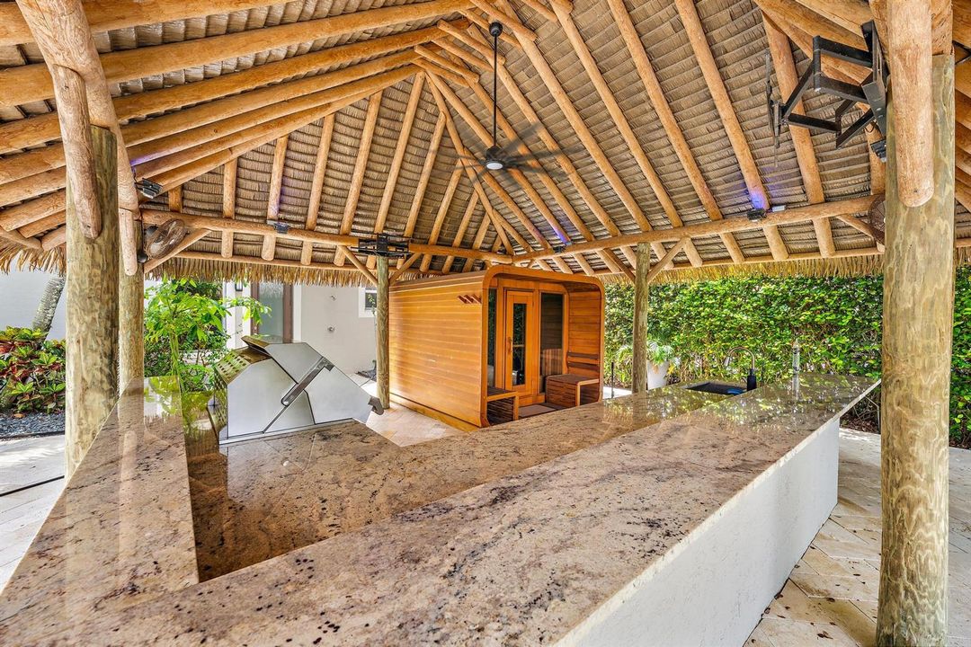 Tiki Hut & Sauna
