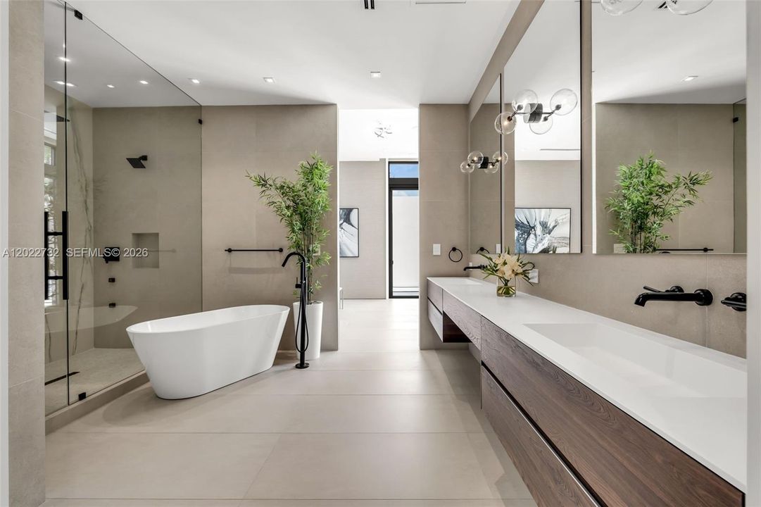 For Sale: $6,495,000 (6 beds, 6 baths, 5349 Square Feet)