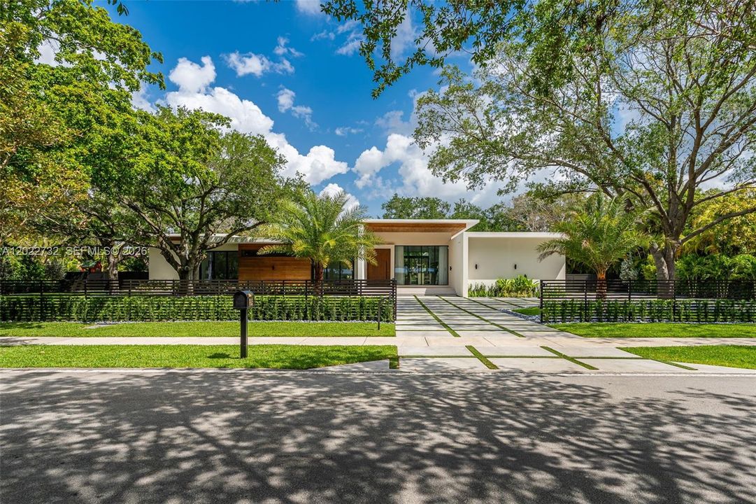 For Sale: $6,495,000 (6 beds, 6 baths, 5349 Square Feet)