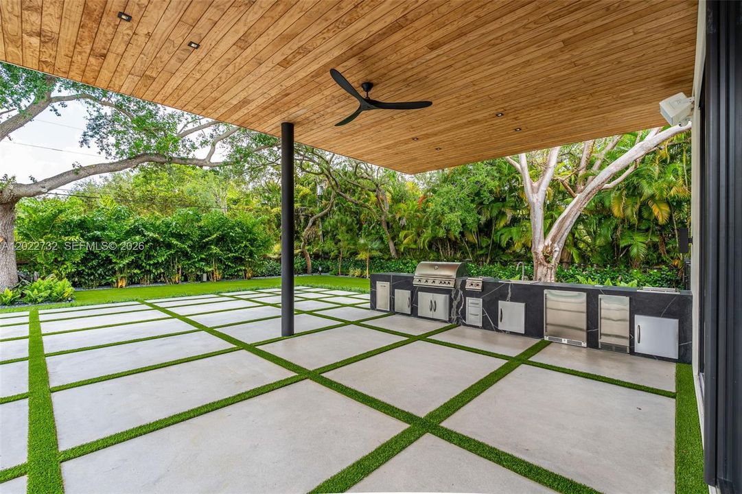 For Sale: $6,495,000 (6 beds, 6 baths, 5349 Square Feet)