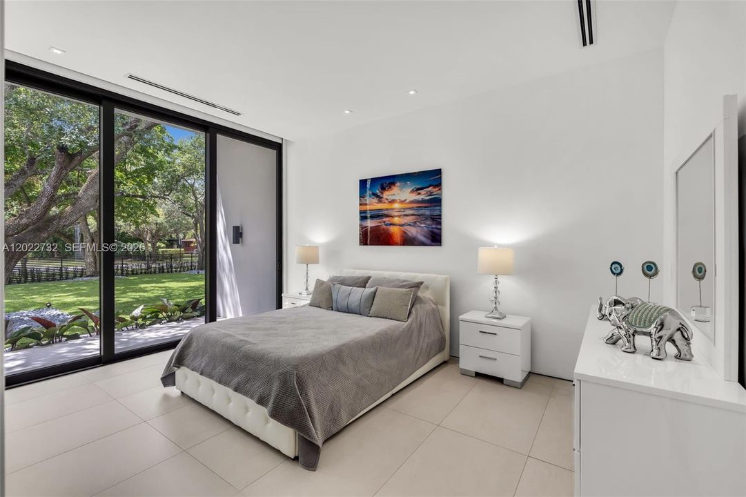 For Sale: $6,495,000 (6 beds, 6 baths, 5349 Square Feet)