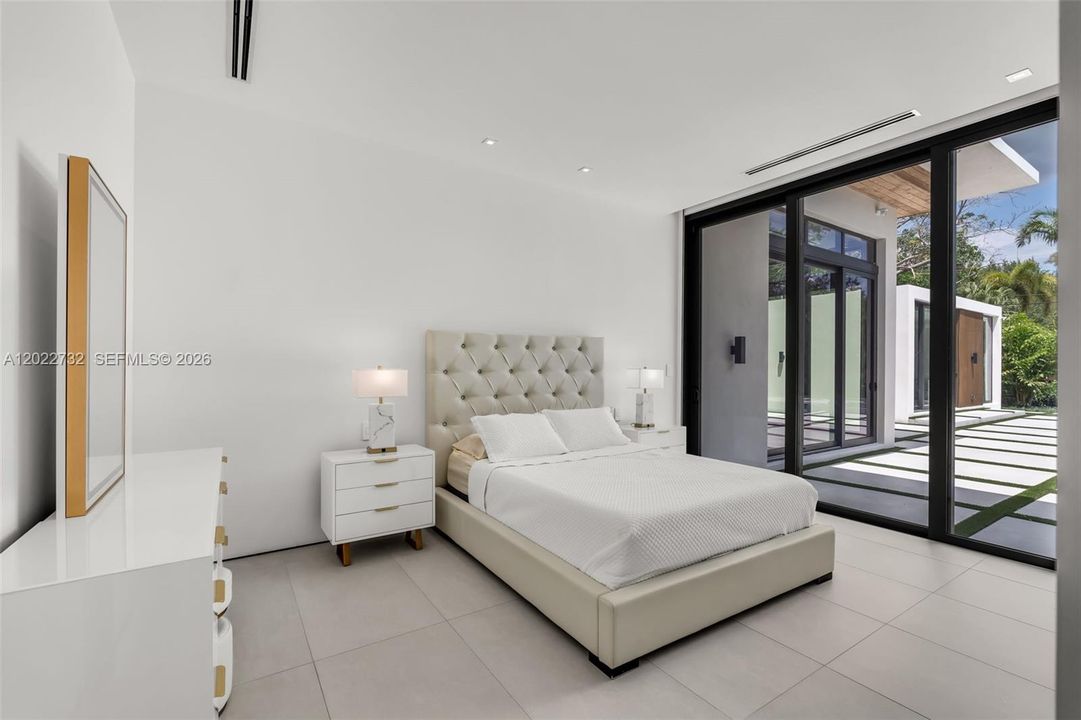 For Sale: $6,495,000 (6 beds, 6 baths, 5349 Square Feet)