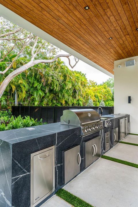 For Sale: $6,495,000 (6 beds, 6 baths, 5349 Square Feet)