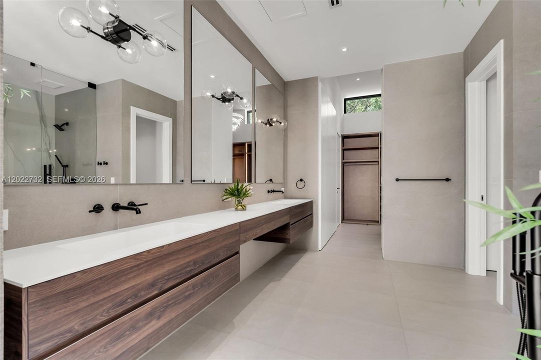 For Sale: $6,495,000 (6 beds, 6 baths, 5349 Square Feet)