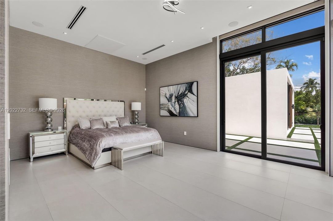 For Sale: $6,495,000 (6 beds, 6 baths, 5349 Square Feet)